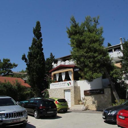 Novalja Guesthouse Economy Rooms Buitenkant foto
