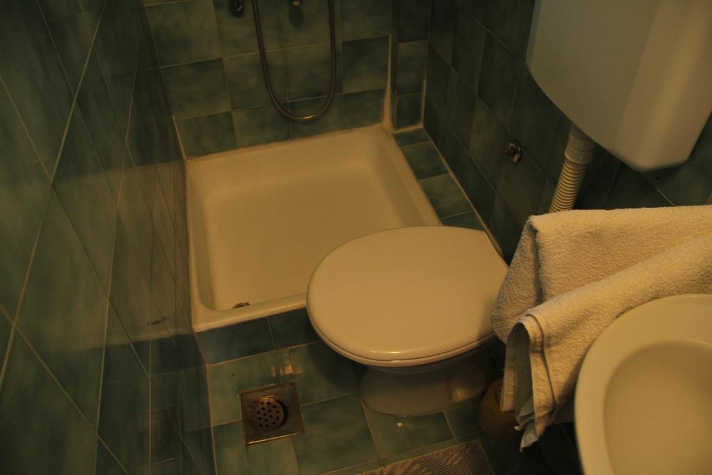 Novalja Guesthouse Economy Rooms Buitenkant foto