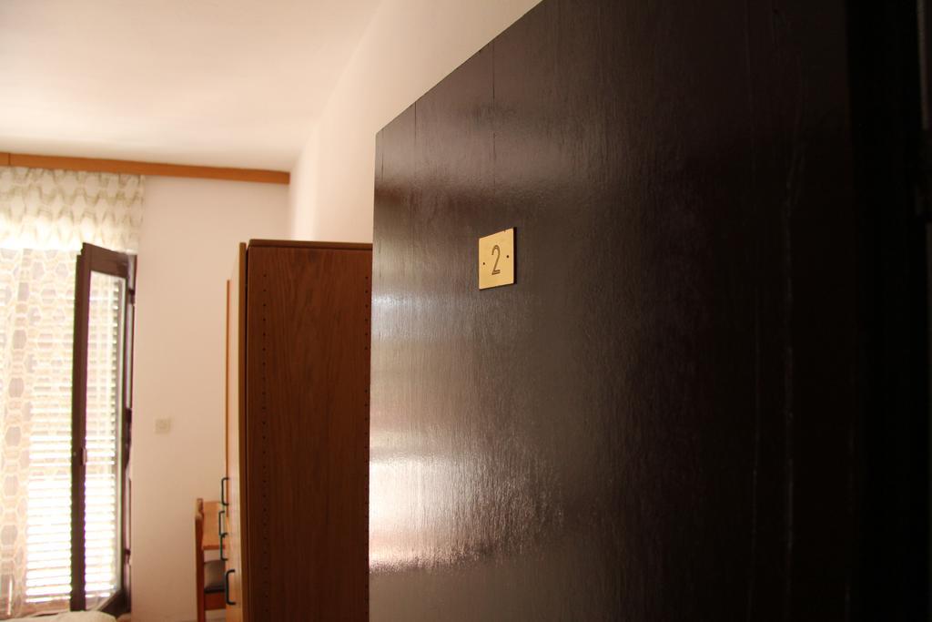 Novalja Guesthouse Economy Rooms Buitenkant foto