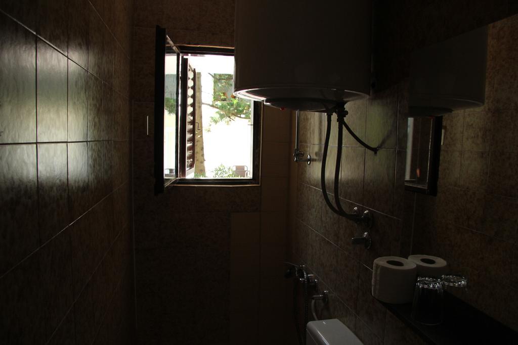 Novalja Guesthouse Economy Rooms Buitenkant foto