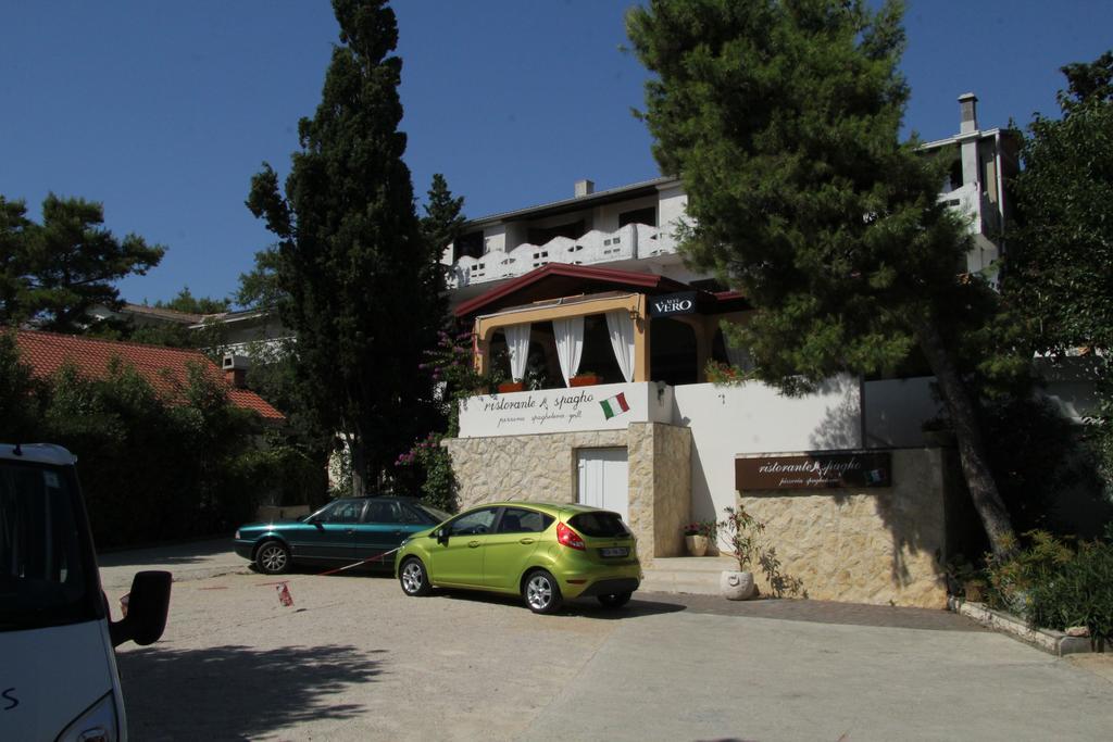 Novalja Guesthouse Economy Rooms Buitenkant foto